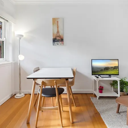 Comfy One-Bedroom Unit Between City And Airport Melbourne Exterior photo