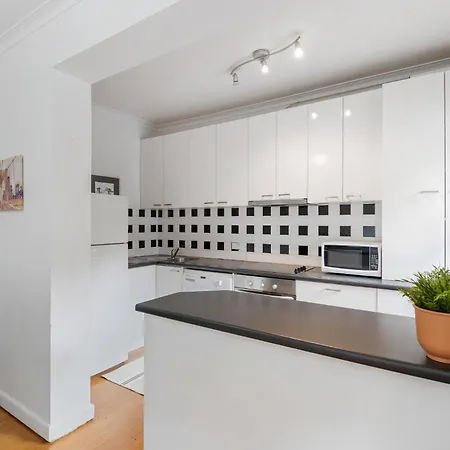 Comfy One-Bedroom Unit Between City And Airport Melbourne Exterior photo