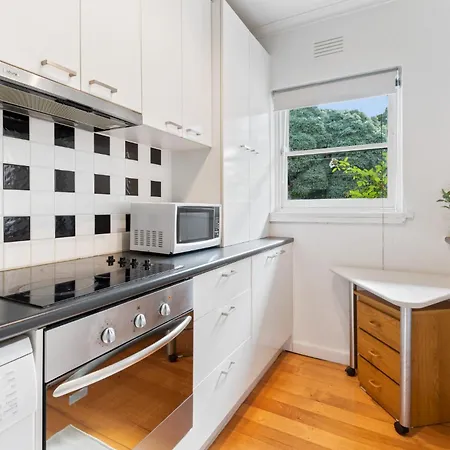 Comfy One-Bedroom Unit Between City And Airport Melbourne Exterior photo