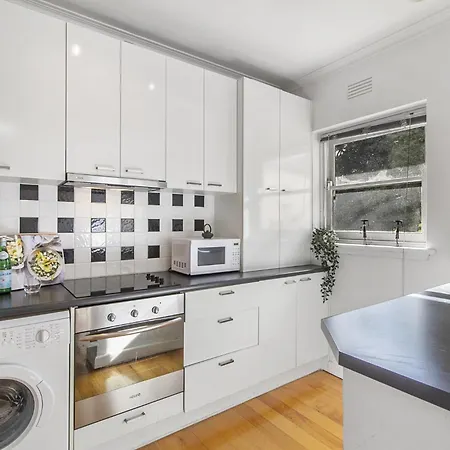 Comfy One-Bedroom Unit Between City And Airport Melbourne Exterior photo