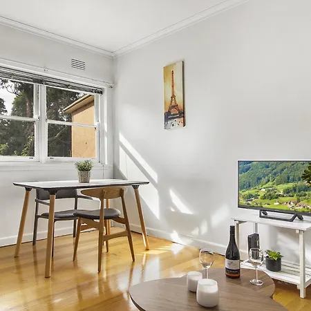 Comfy One-Bedroom Unit Between City And Airport Melbourne Exterior photo
